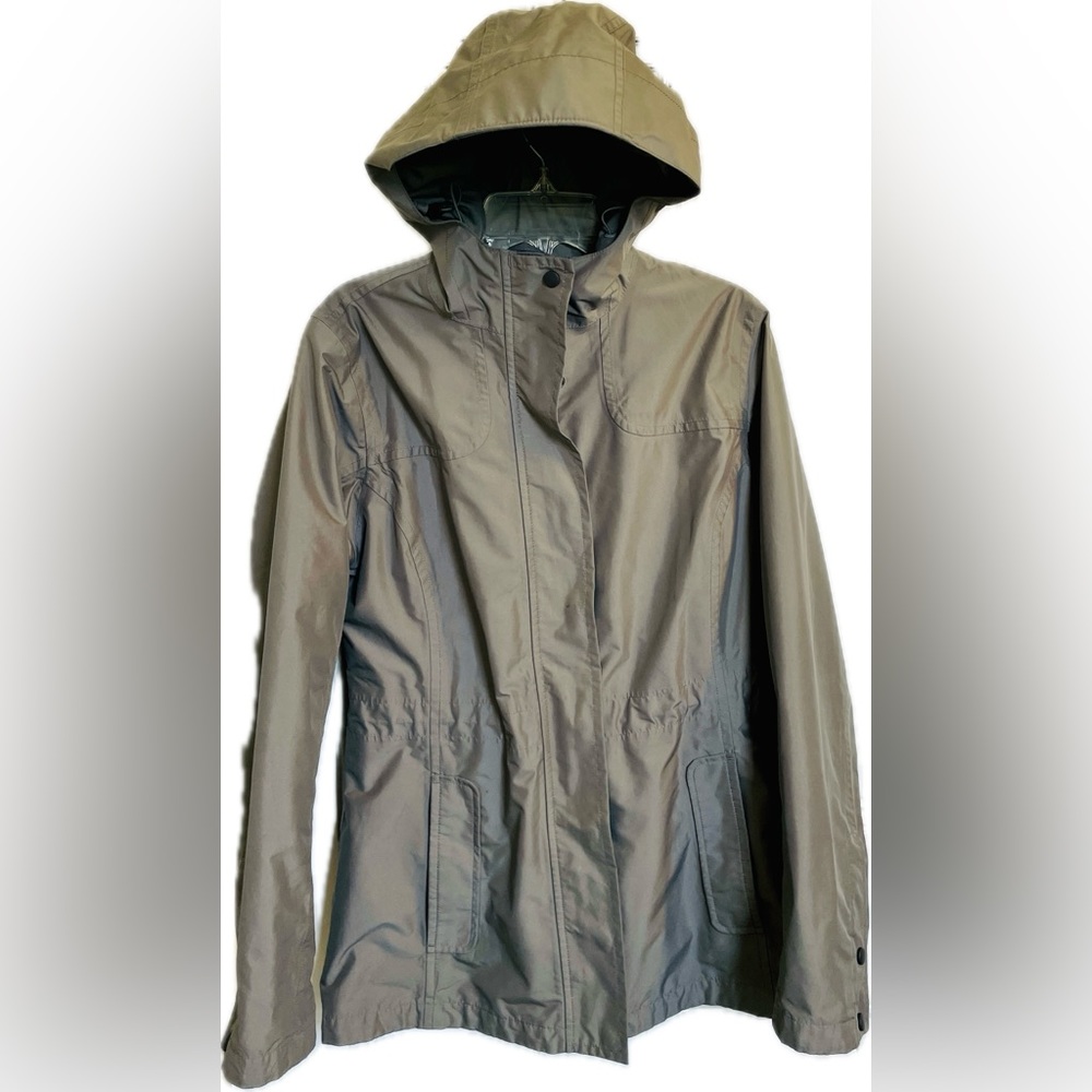 LL Bean H2Off Mesh Lined Rain Jacket fully loaded with features